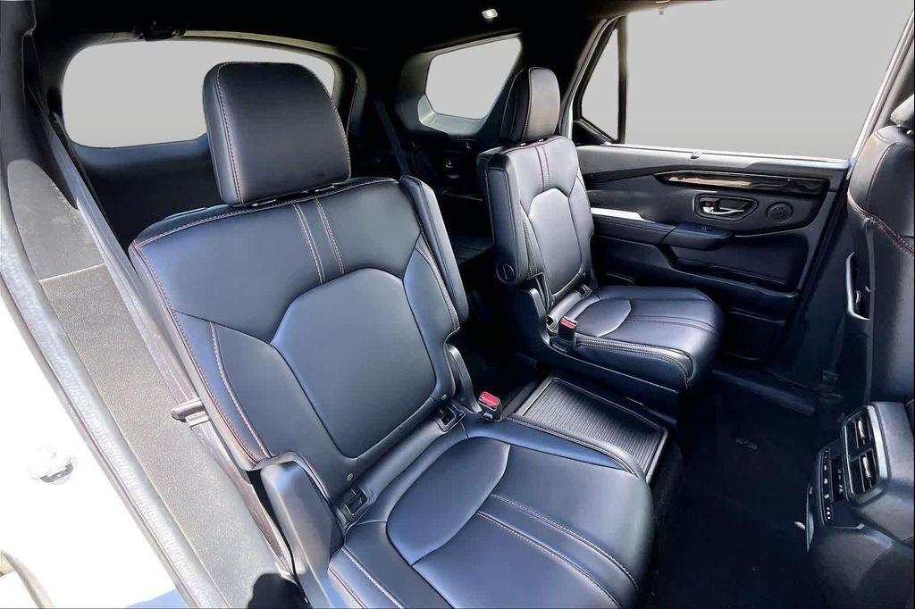 used 2025 Honda Pilot car, priced at $43,720
