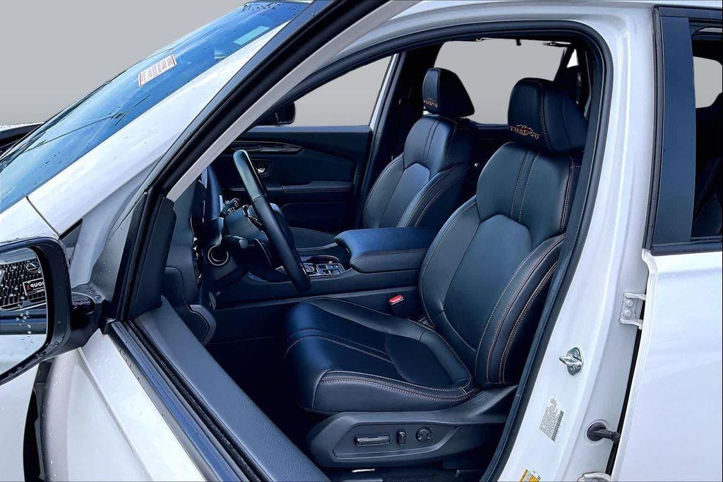 used 2025 Honda Pilot car, priced at $43,720