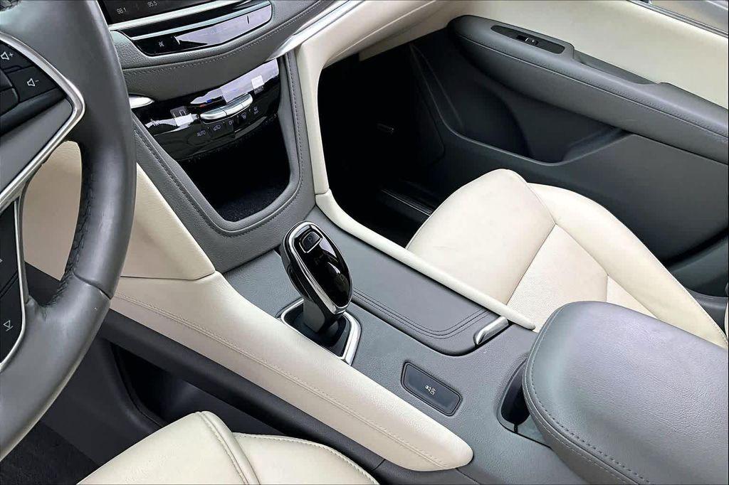 used 2018 Cadillac XT5 car, priced at $21,220