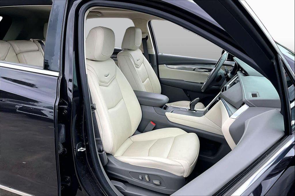 used 2018 Cadillac XT5 car, priced at $21,220