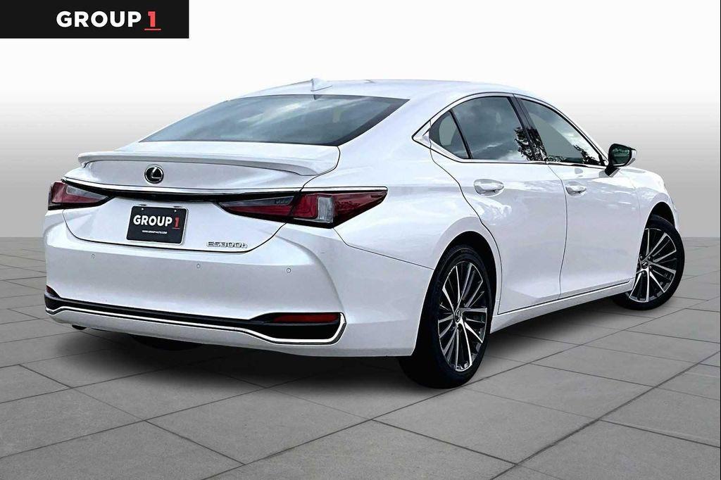 used 2024 Lexus ES 300h car, priced at $37,495