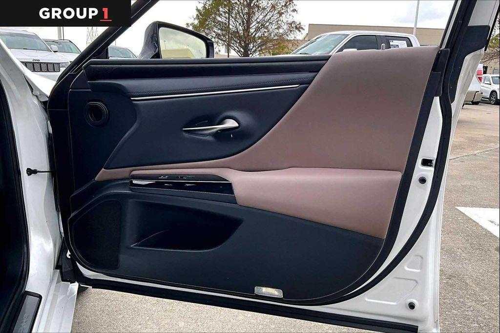 used 2024 Lexus ES 300h car, priced at $37,495