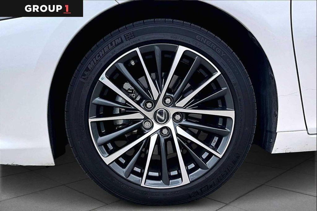 used 2024 Lexus ES 300h car, priced at $37,495