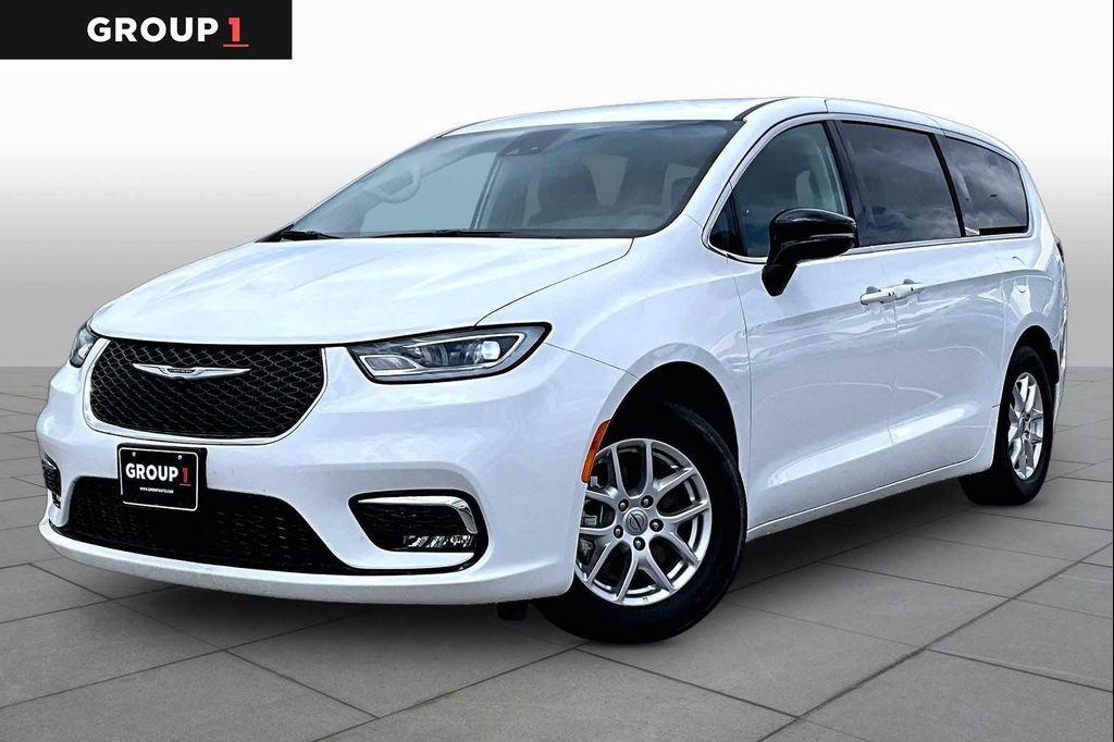 used 2024 Chrysler Pacifica car, priced at $26,220