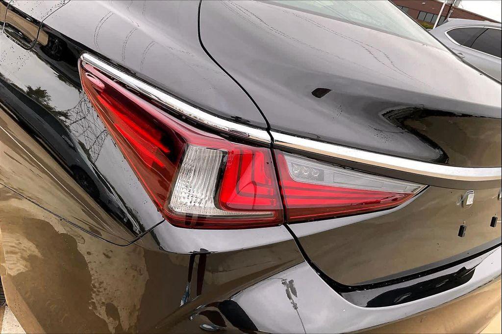 new 2025 Lexus ES 350 car, priced at $49,224