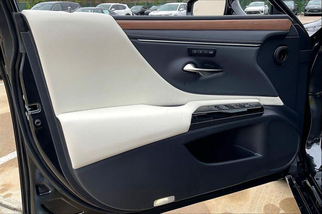 new 2025 Lexus ES 350 car, priced at $49,224