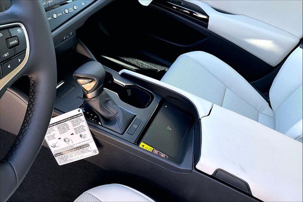 new 2025 Lexus ES 350 car, priced at $48,684