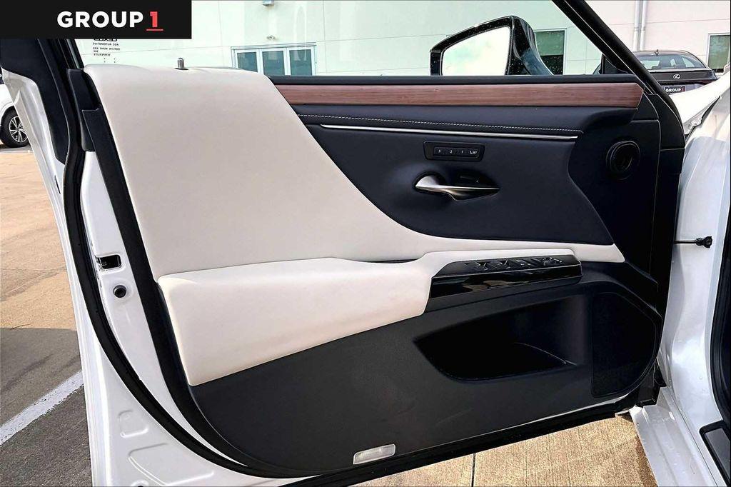 used 2025 Lexus ES 300h car, priced at $46,495