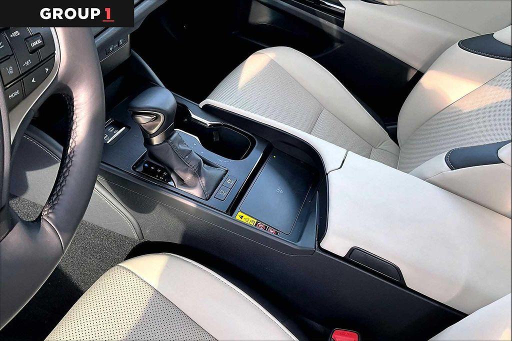 used 2025 Lexus ES 300h car, priced at $46,495
