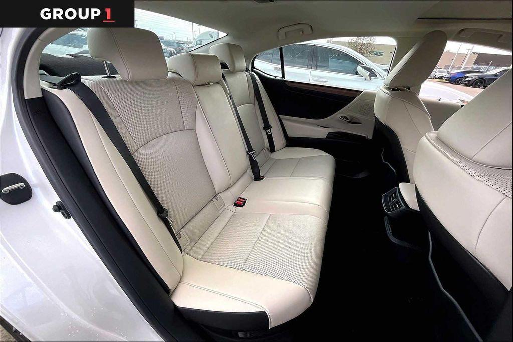used 2025 Lexus ES 300h car, priced at $46,495