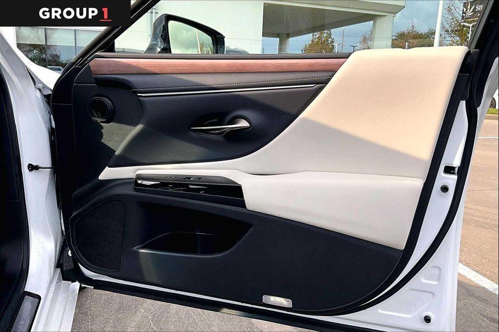 used 2025 Lexus ES 300h car, priced at $46,495