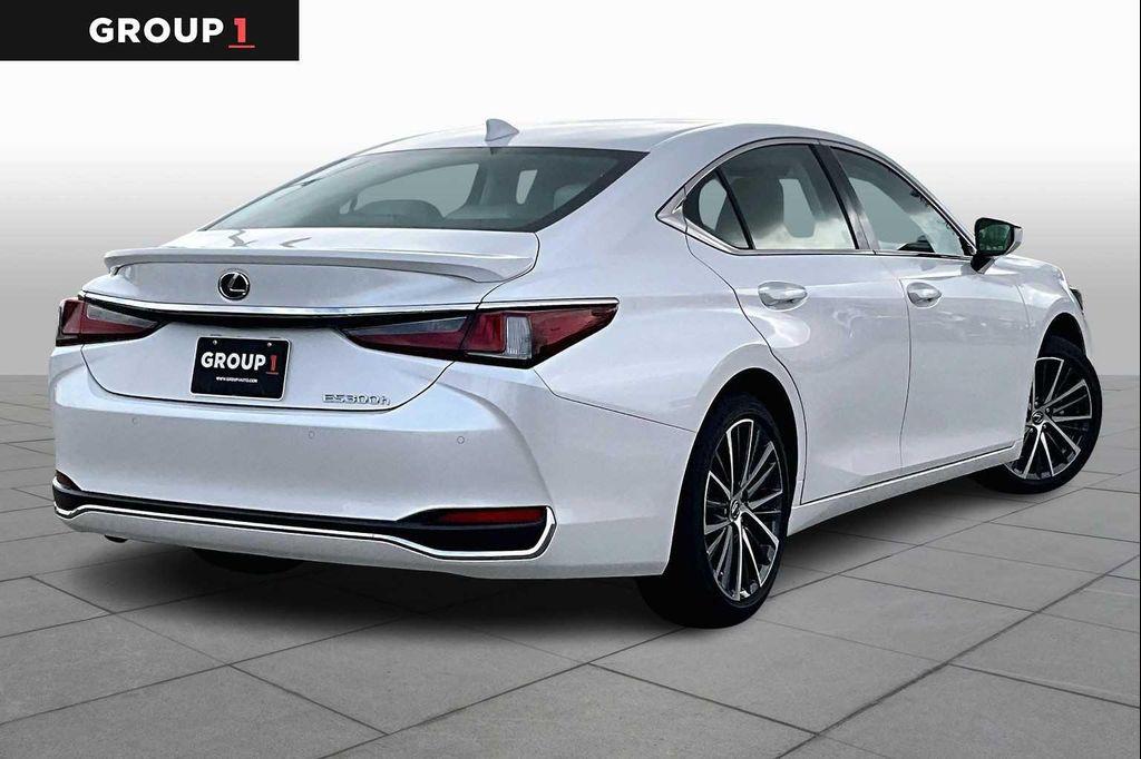 used 2025 Lexus ES 300h car, priced at $46,495
