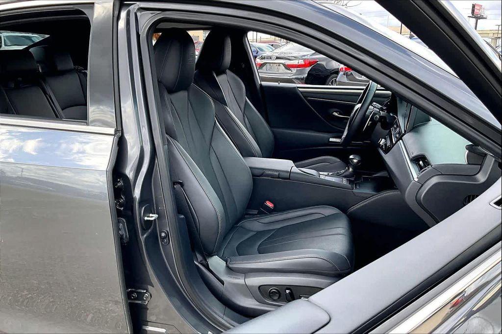 used 2022 Lexus ES 300h car, priced at $30,063