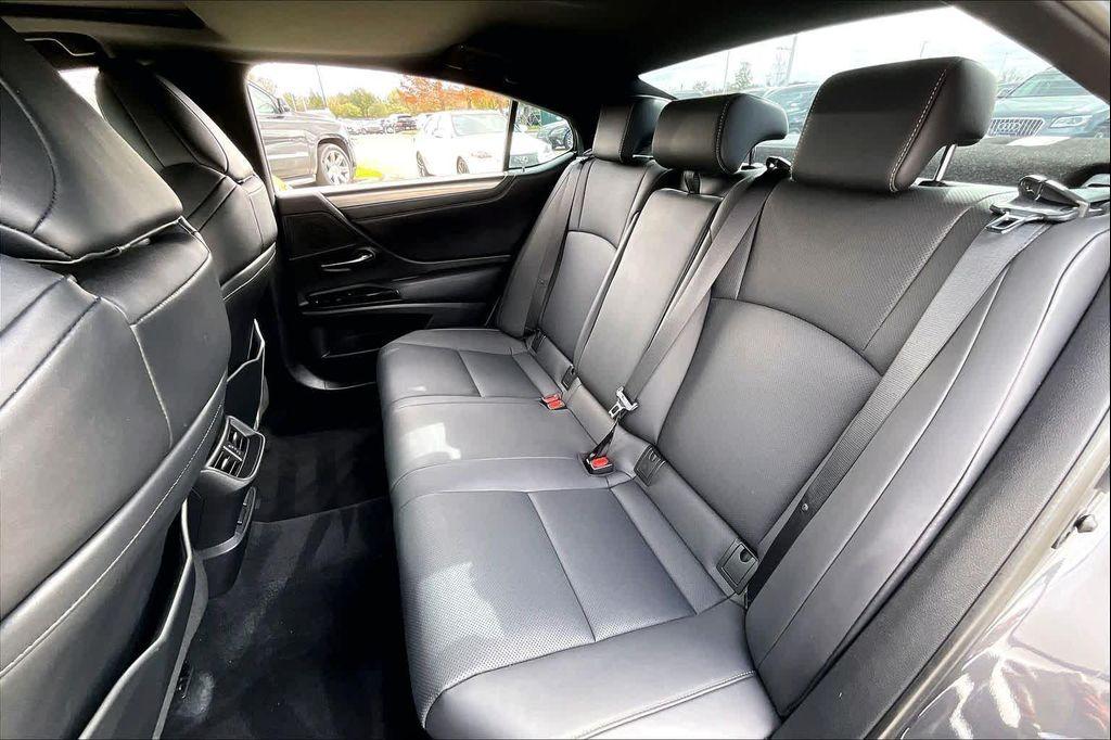 used 2022 Lexus ES 300h car, priced at $30,063