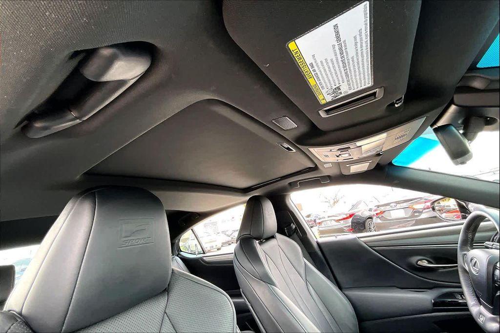 used 2022 Lexus ES 300h car, priced at $30,063