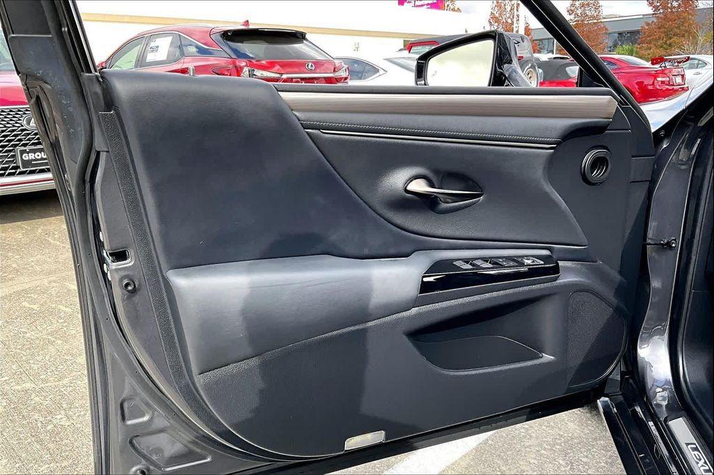 used 2022 Lexus ES 300h car, priced at $30,063