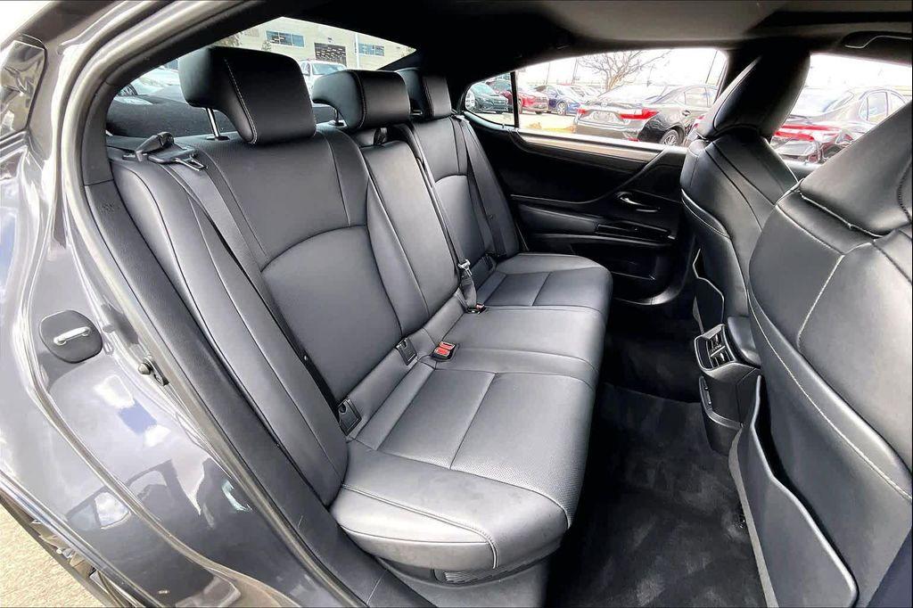 used 2022 Lexus ES 300h car, priced at $30,063