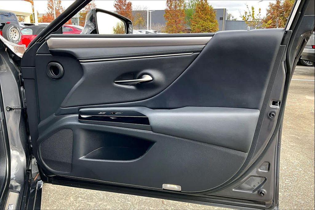 used 2022 Lexus ES 300h car, priced at $30,063