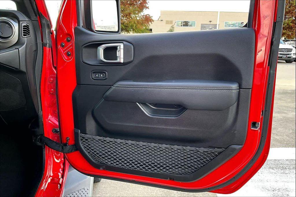 used 2022 Jeep Gladiator car, priced at $25,495