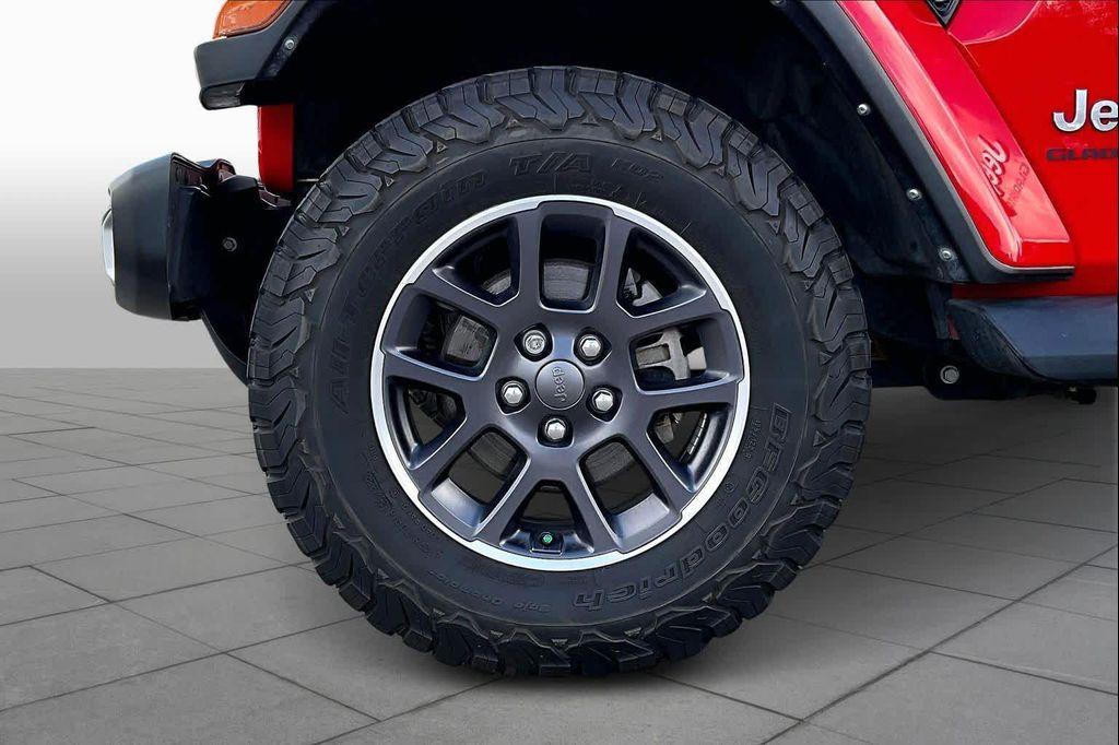 used 2022 Jeep Gladiator car, priced at $25,495