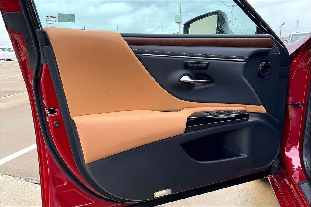 new 2025 Lexus ES 350 car, priced at $49,224
