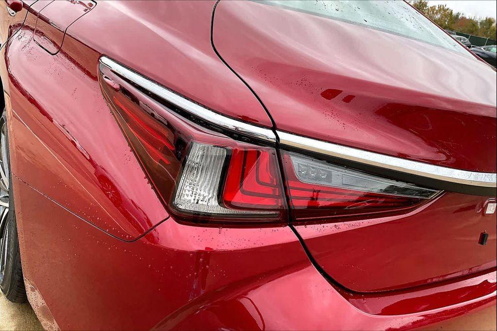 new 2025 Lexus ES 350 car, priced at $49,224