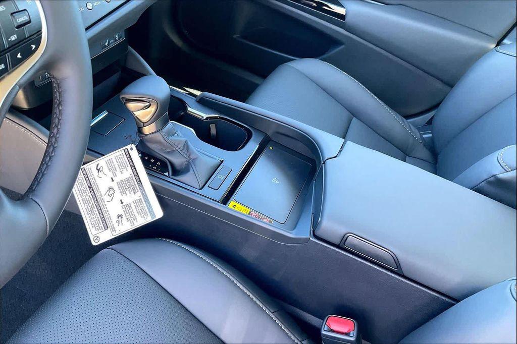 new 2025 Lexus ES 350 car, priced at $49,444