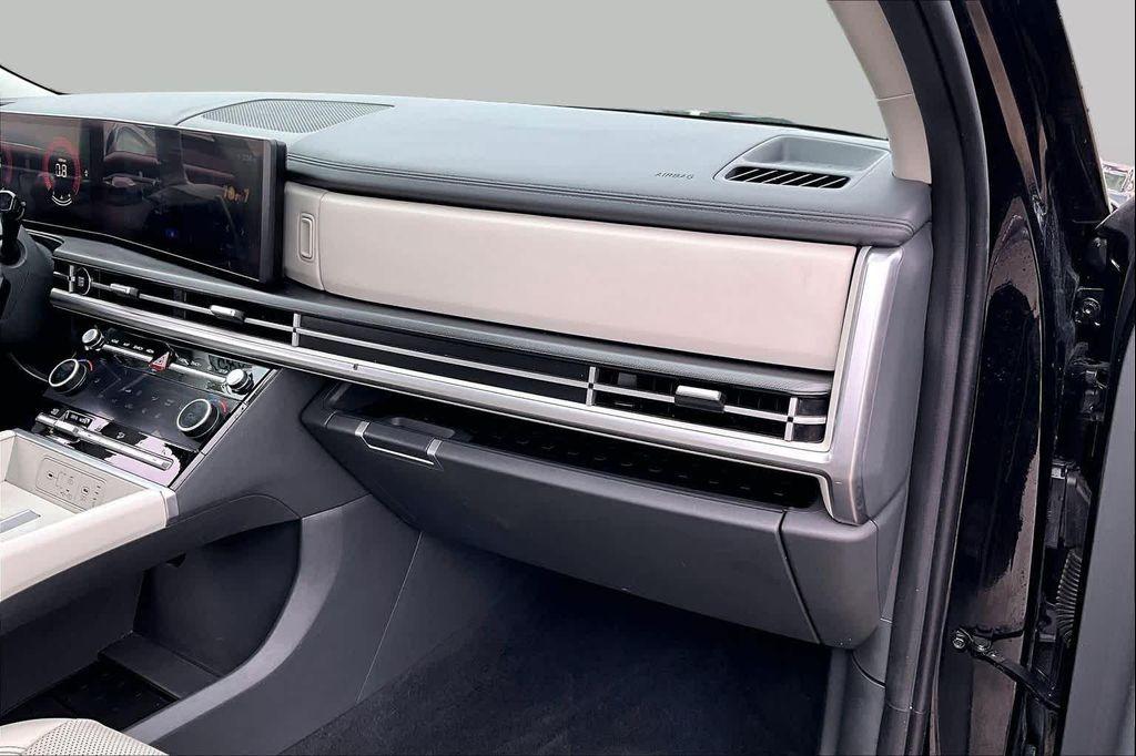 used 2024 Hyundai Santa Fe car, priced at $28,720