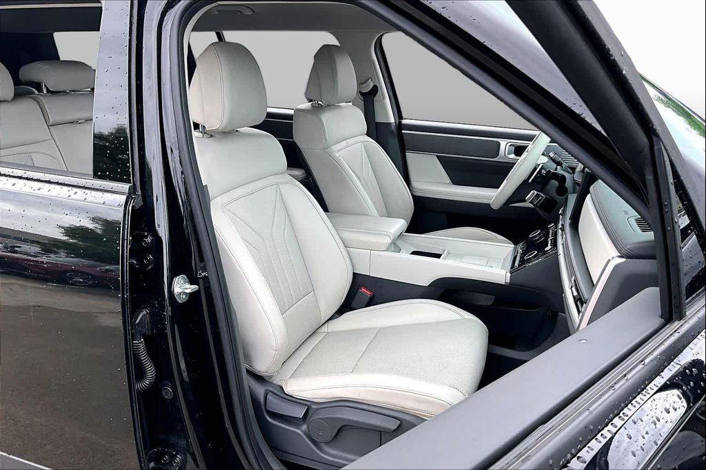 used 2024 Hyundai Santa Fe car, priced at $28,720