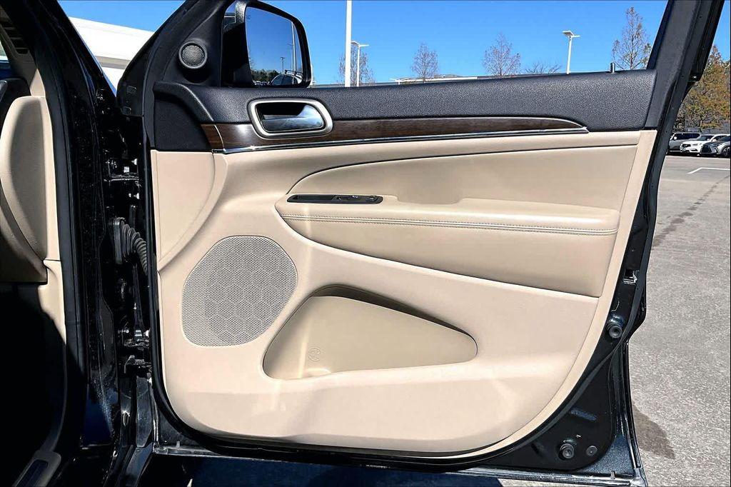 used 2015 Jeep Grand Cherokee car, priced at $14,995