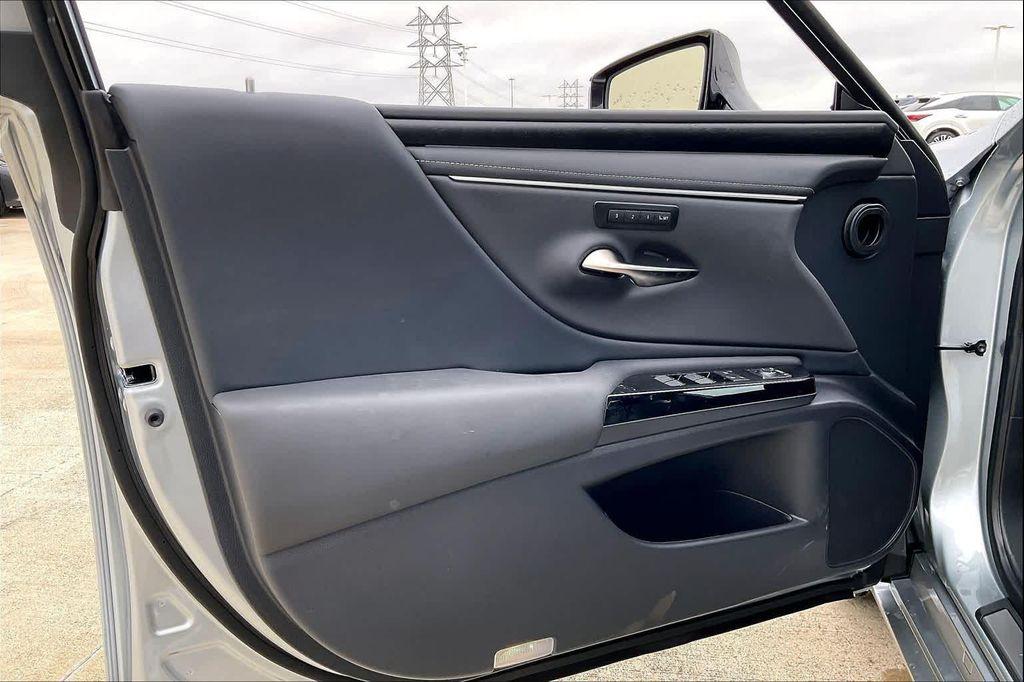 new 2025 Lexus ES 350 car, priced at $49,600