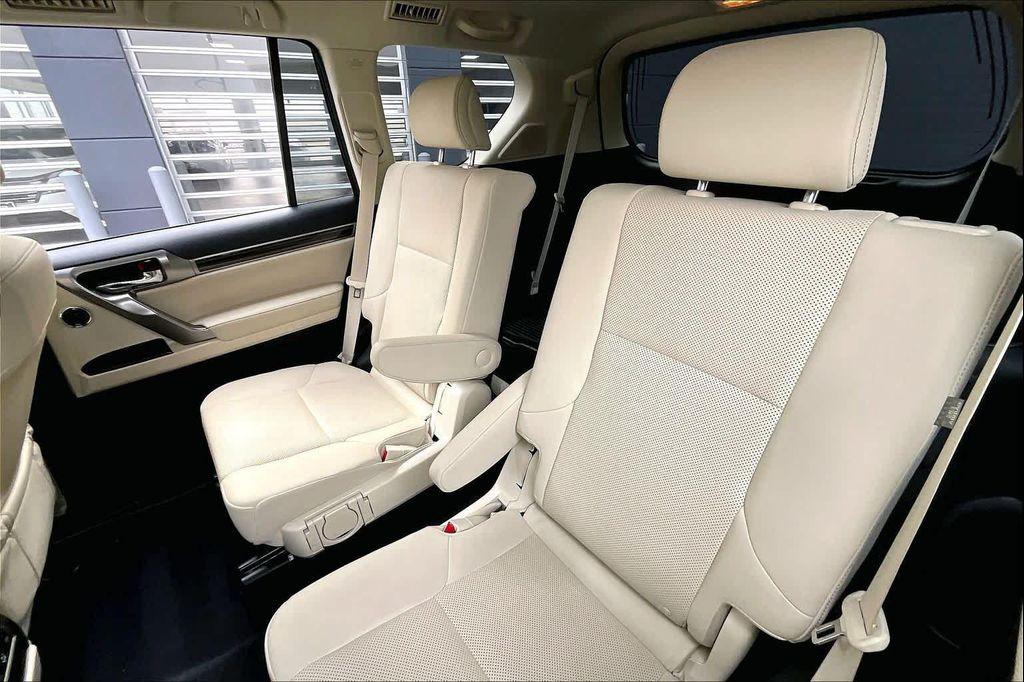 used 2023 Lexus GX 460 car, priced at $53,995