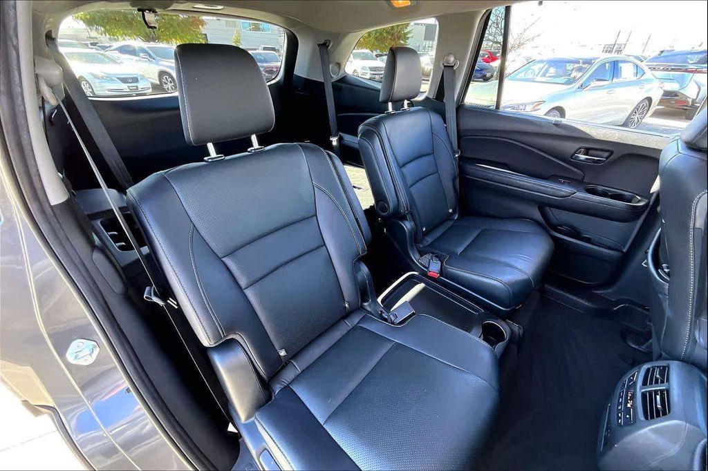 used 2021 Honda Pilot car, priced at $31,920