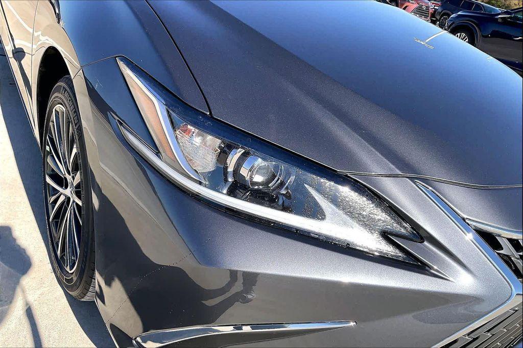 new 2025 Lexus ES 350 car, priced at $49,550