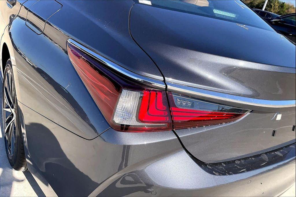 new 2025 Lexus ES 350 car, priced at $49,550