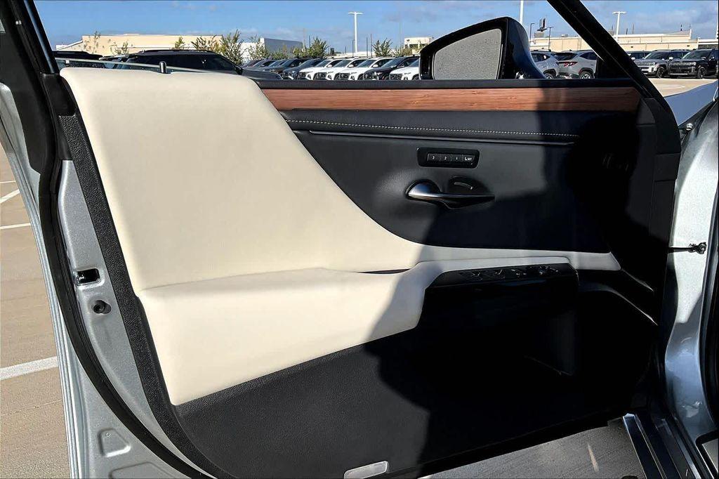 new 2025 Lexus ES 350 car, priced at $49,724