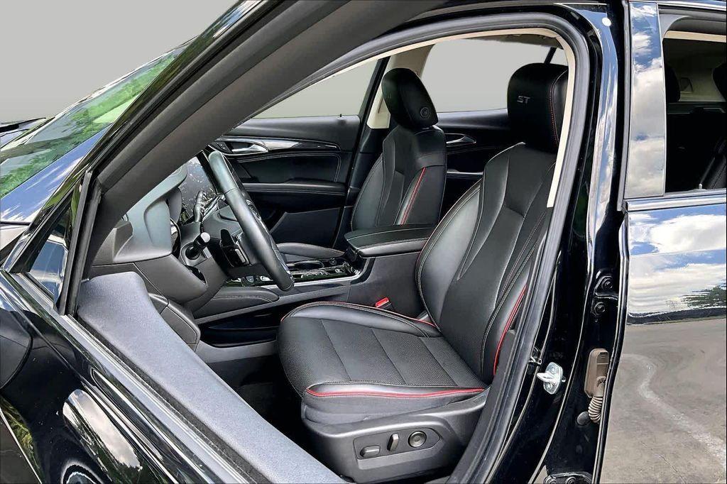 used 2022 Buick Envision car, priced at $23,520