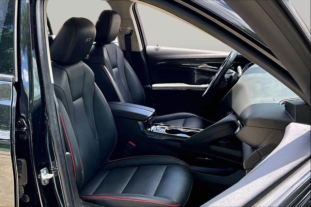 used 2022 Buick Envision car, priced at $23,520