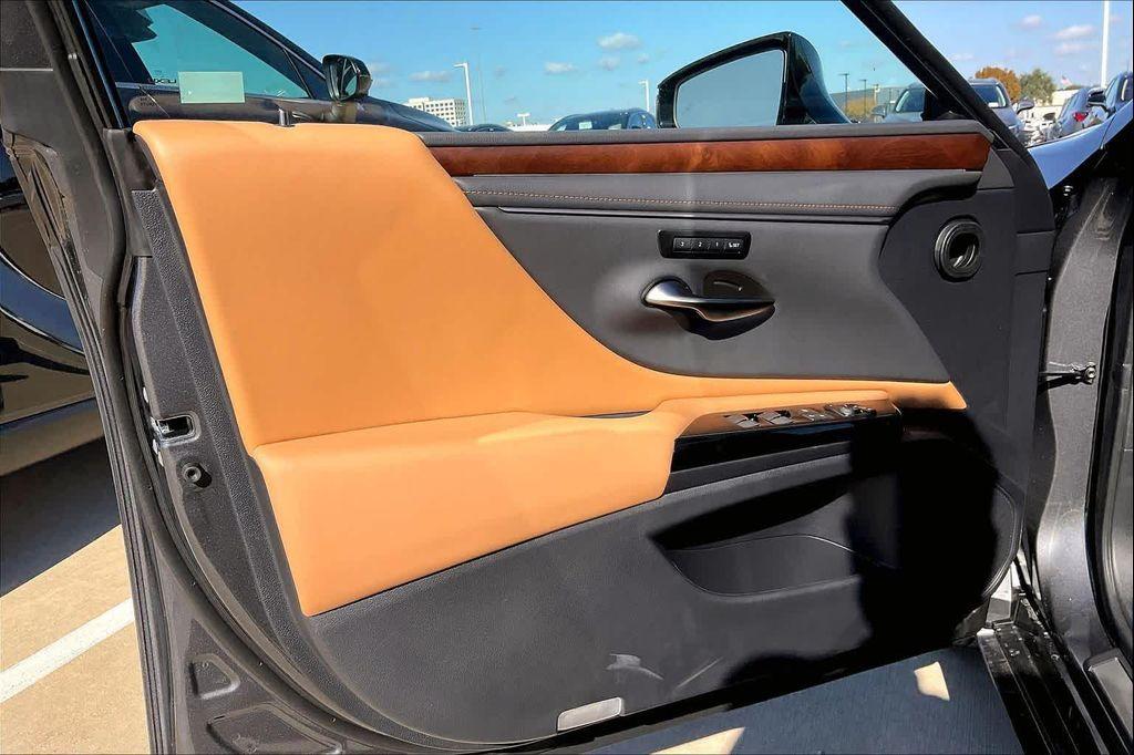 new 2025 Lexus ES 350 car, priced at $49,649