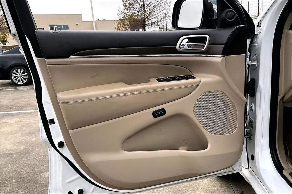 used 2015 Jeep Grand Cherokee car, priced at $10,495