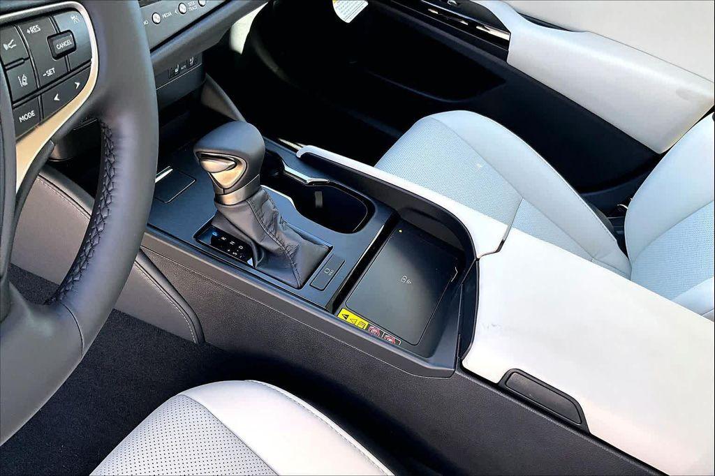 new 2025 Lexus ES 350 car, priced at $49,625