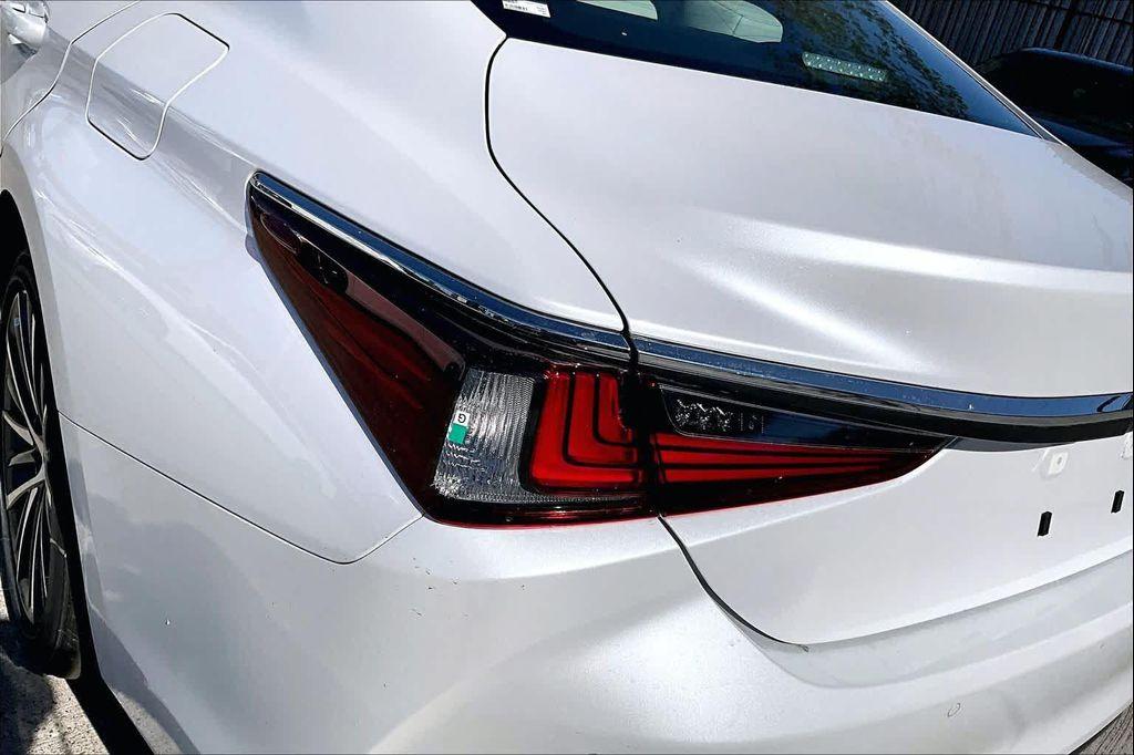 new 2025 Lexus ES 350 car, priced at $49,625