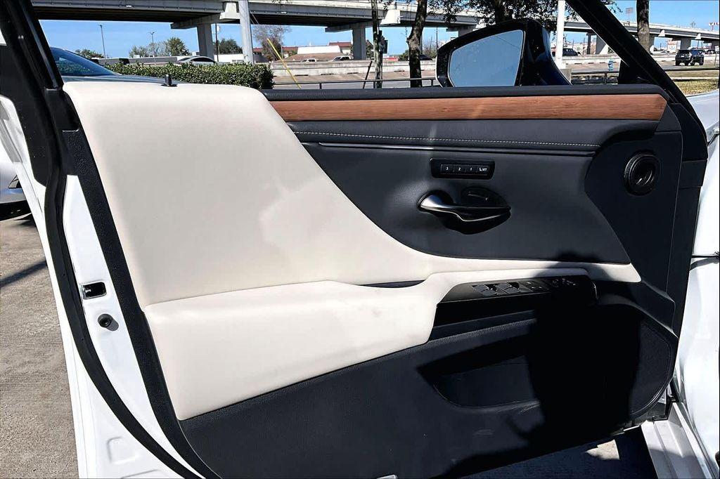 new 2025 Lexus ES 350 car, priced at $49,625