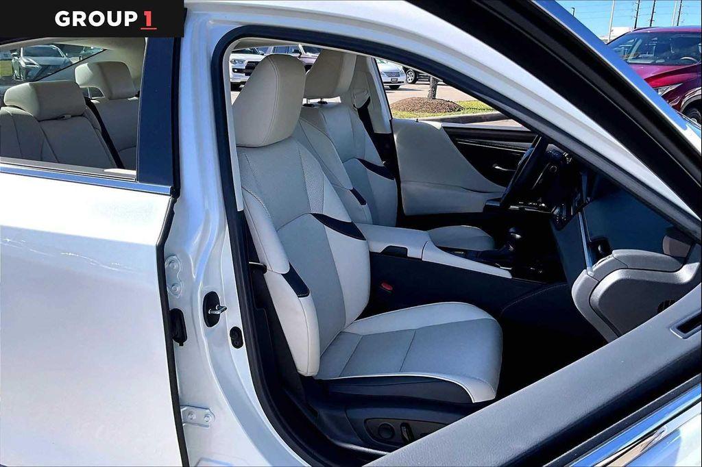 used 2025 Lexus ES 350 car, priced at $44,495