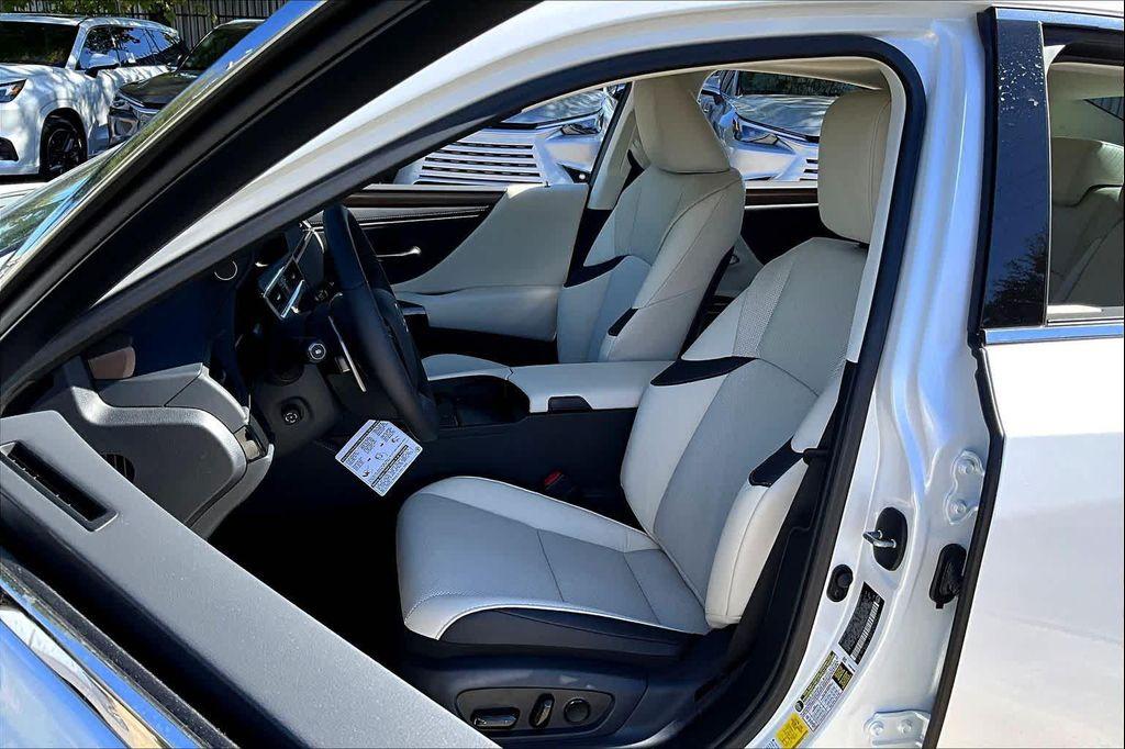 new 2025 Lexus ES 350 car, priced at $48,464