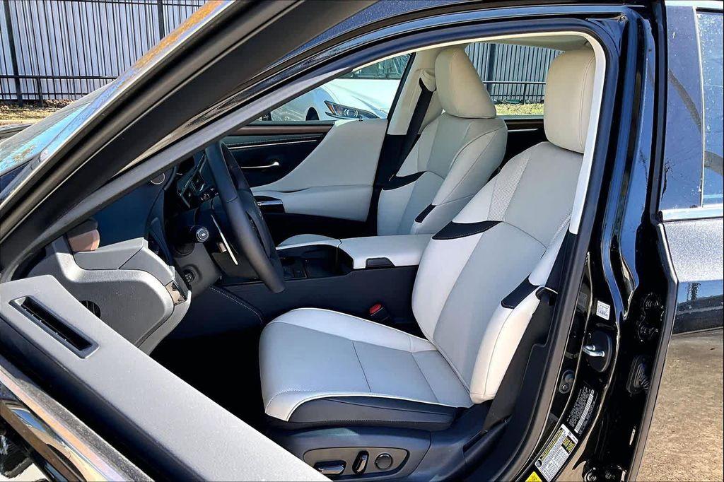 new 2025 Lexus ES 350 car, priced at $47,865