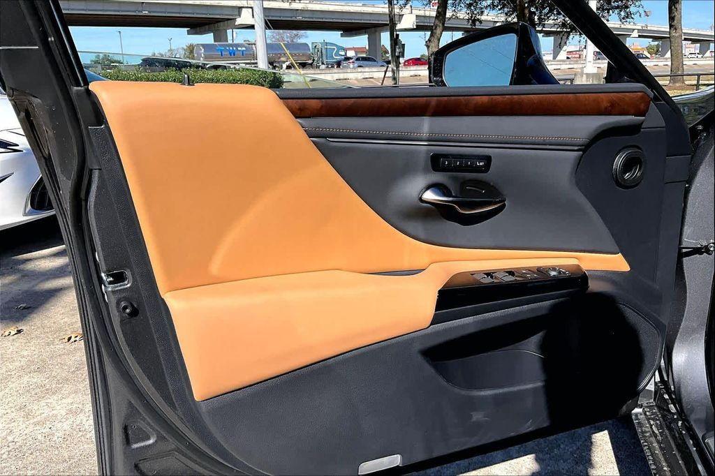 new 2025 Lexus ES 350 car, priced at $49,625