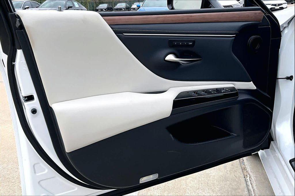 new 2025 Lexus ES 350 car, priced at $49,525