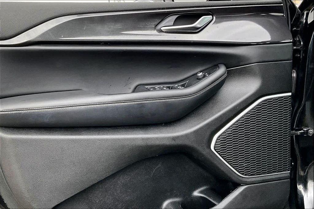 used 2022 Jeep Grand Cherokee L car, priced at $21,395