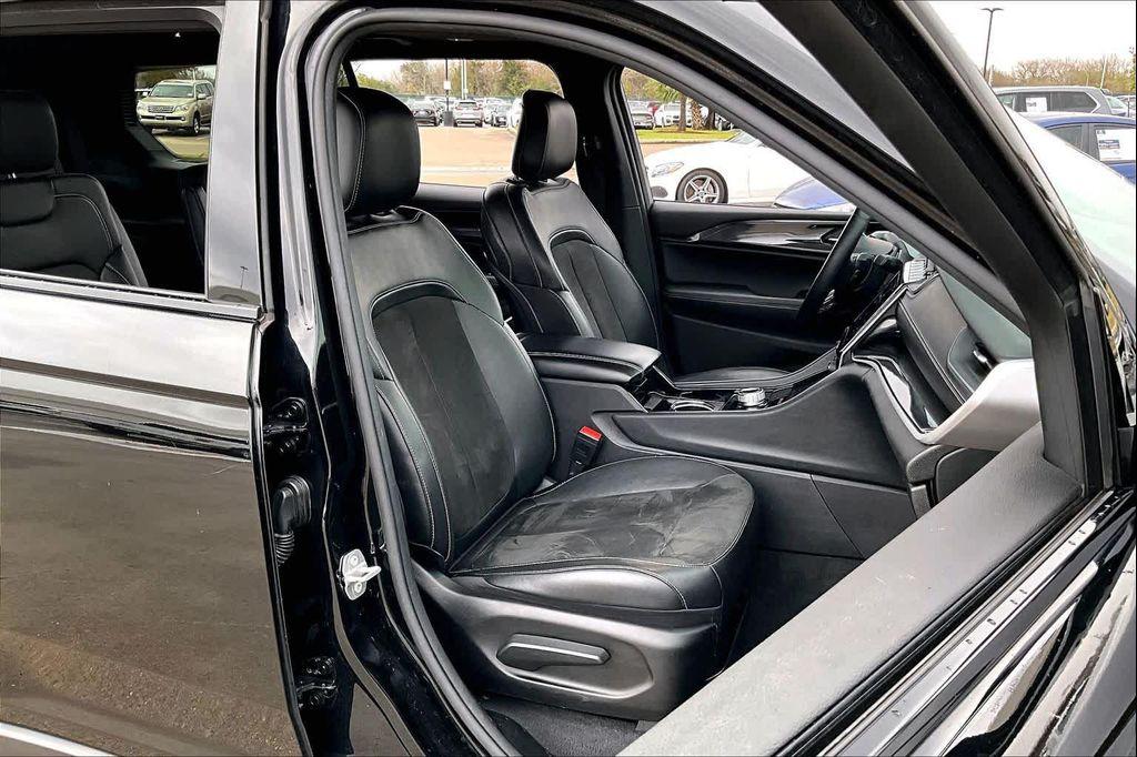 used 2022 Jeep Grand Cherokee L car, priced at $21,395